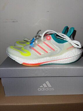 WOMEN’S ADIDAS ULTRABOOST 22 W (GX8015) RUNNING SHOES WHITE/MINT SIZE 6.5